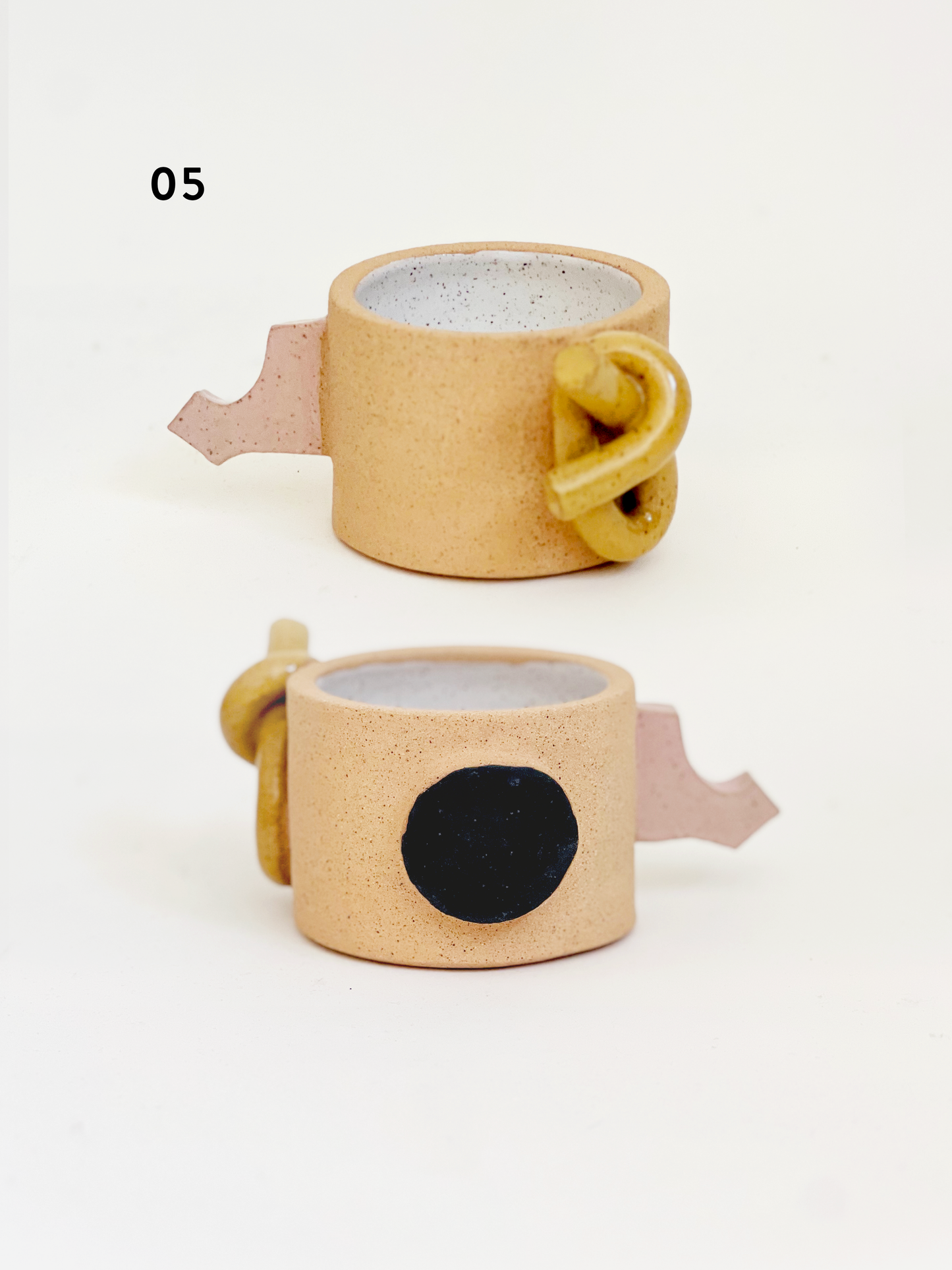 COLOR PAUSE sculptural mugs and vessels