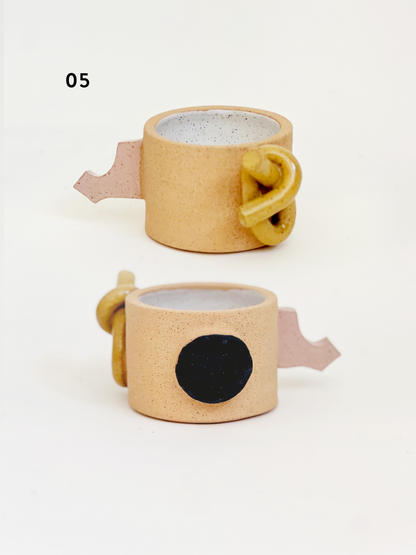 COLOR PAUSE sculptural mugs and vessels
