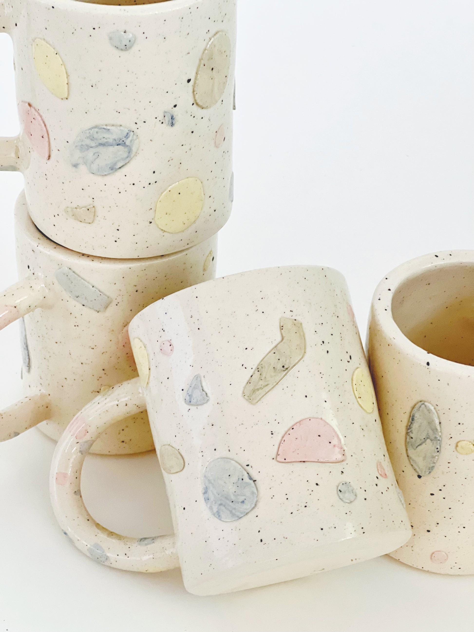 Designed for those who appreciate small details, the large Gemmy handmade ceramic mug is a stunning addition to any collection. Crafted with pastel color clay, this mug combines functionality with elegant design. Enjoy your favorite beverage while admiring the unique and beautiful details of this unique mug.