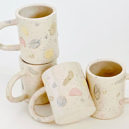 Designed for those who appreciate small details, the large Gemmy handmade ceramic mug is a stunning addition to any collection. Crafted with pastel color clay, this mug combines functionality with elegant design. Enjoy your favorite beverage while admiring the unique and beautiful details of this unique mug.